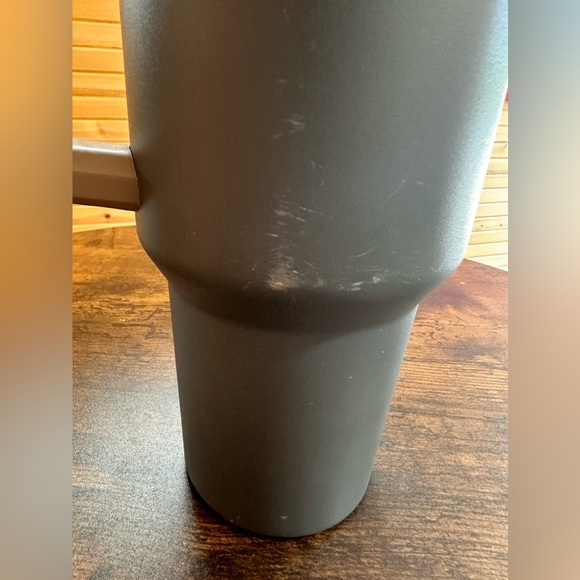 Stanley Adventure Quencher 40 oz Tumbler Cup W Straw COAL - perfect fall color - Picture 8 of 10